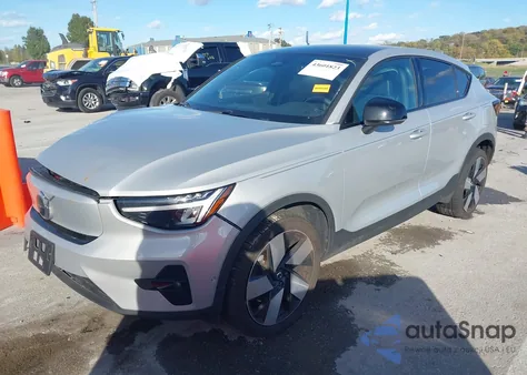 2024 Volvo C40 Recharge Pure Electric Twin Plus z USA, uszkodzony, nr VIN YV4ER3GL3R2096802